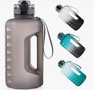 Botella de agua deportiva.